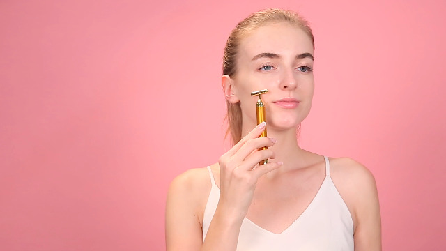 Amazon.com: Beauty Bar 24k Golden Pulse Facial Massager, T-Shape